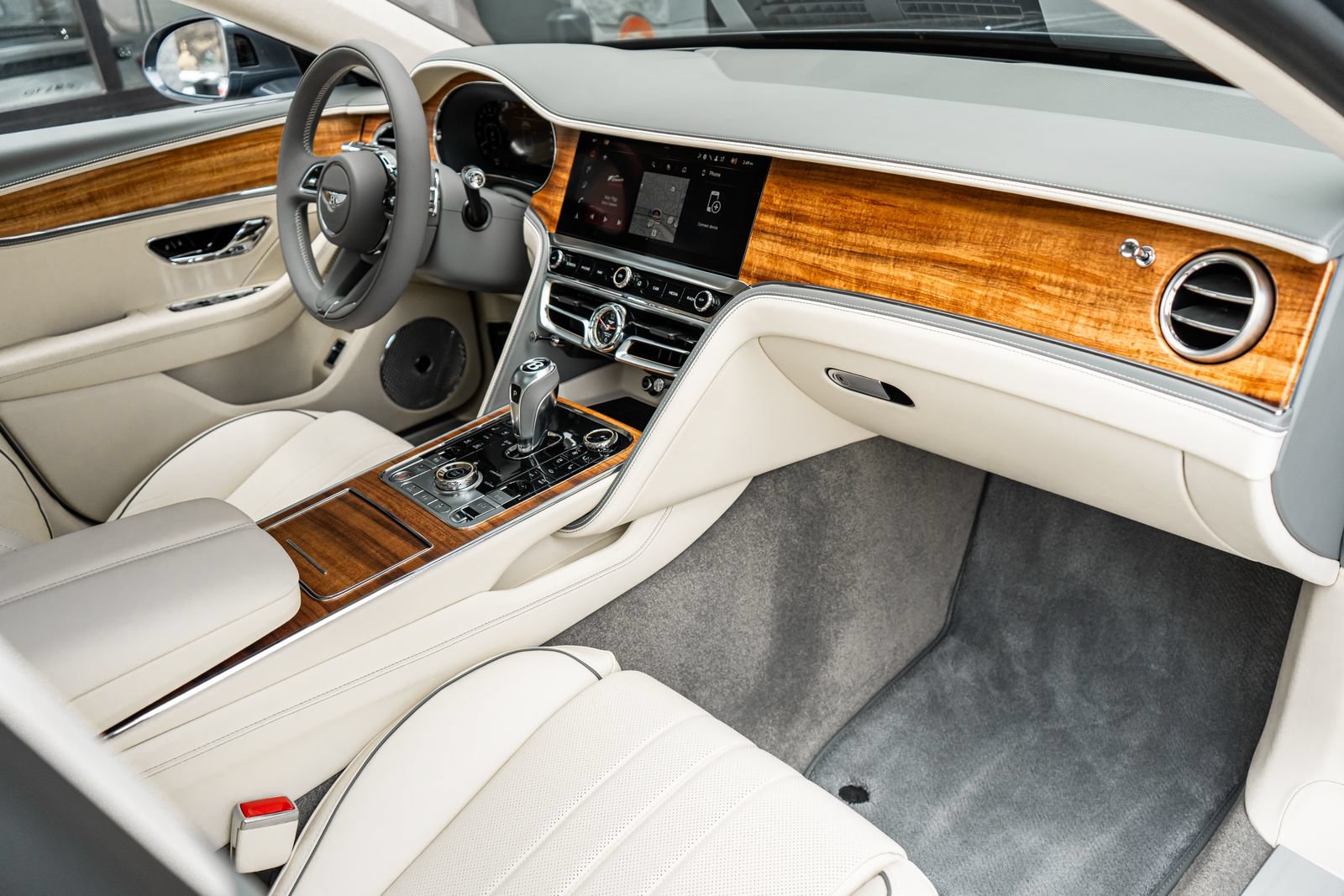 Certified 2026 Bentley Flying Spur V8 AWD/4WD image 2