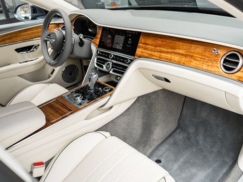Certified 2026 Bentley Flying Spur Plug-In Hybrid AWD/4WD image 2