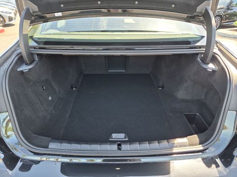 Used 2025 BMW i7 eDrive50 w/ M Sport Package RWD image 32