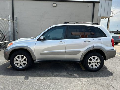 Used 2005 Toyota RAV4 2WD w/ Sport Pkg image 3