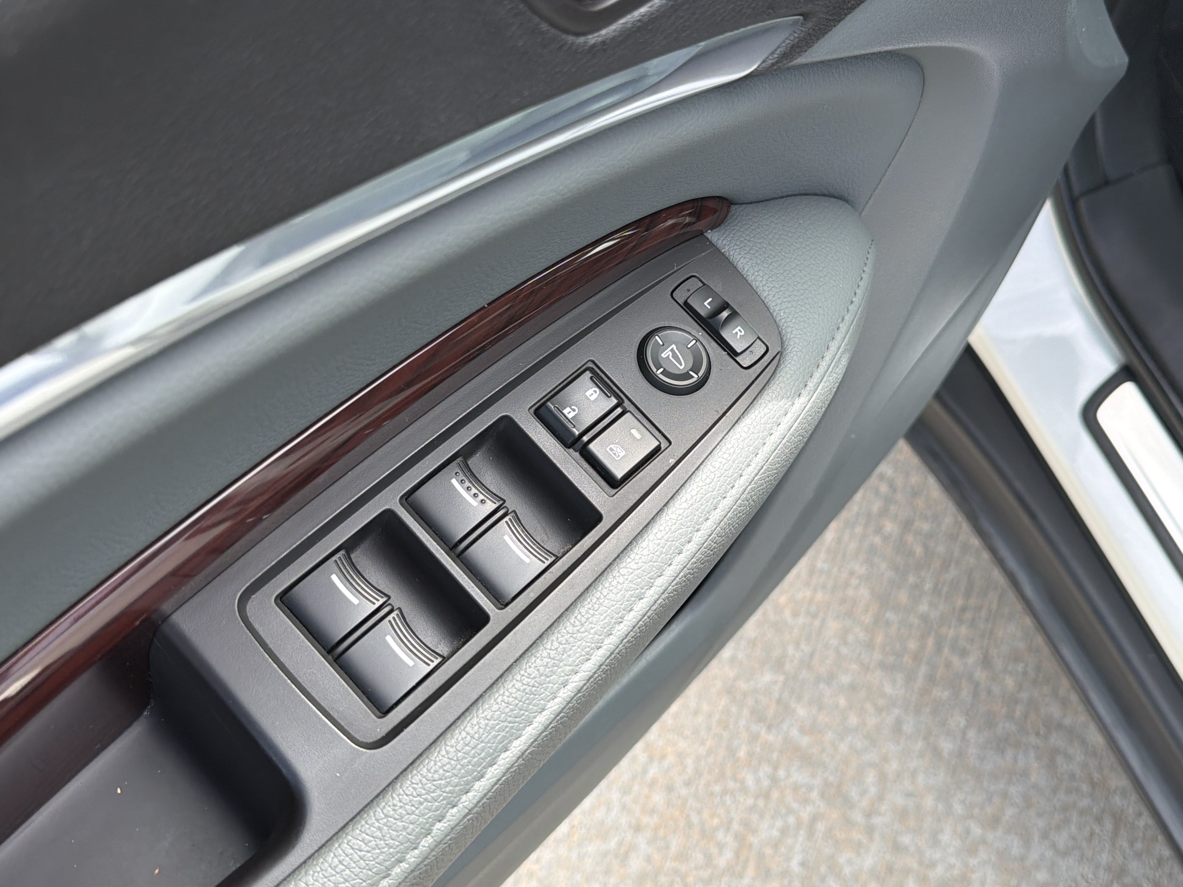 Used 2015 Acura MDX w/ Technology Package FWD image 15