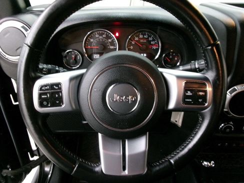 Used 2016 Jeep Wrangler Unlimited Rubicon image 31