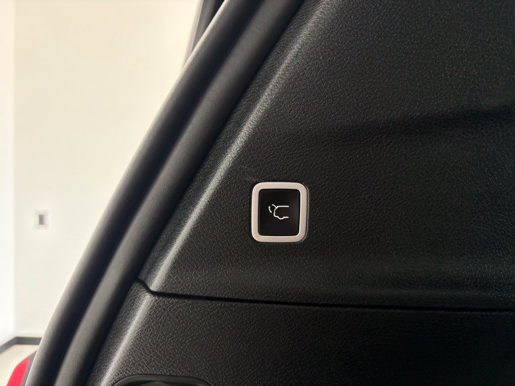 Used 2025 Chrysler Pacifica Limited FWD image 47