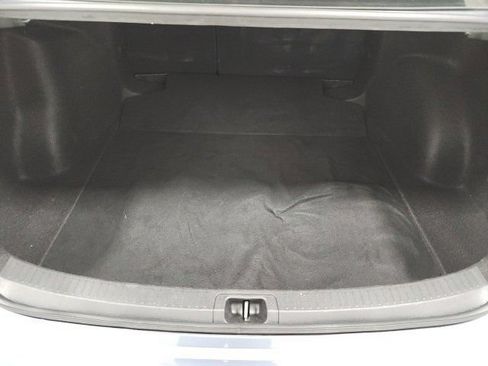 Used 2022 Toyota Corolla LE FWD image 32