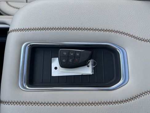 Used 2021 GMC Yukon XL Denali w/ Denali Premium Package image 33