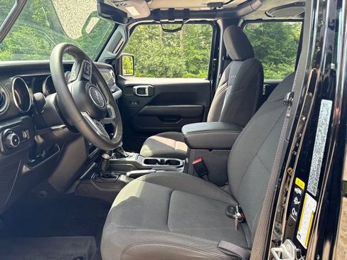 Used 2023 Jeep Wrangler Unlimited Sahara AWD/4WD image 35