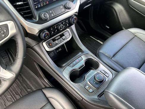 Used 2023 GMC Acadia SLT w/ Technology Package FWD image 17