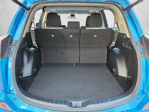Used 2018 Toyota RAV4 XLE FWD image 6