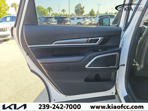 Certified 2024 Kia Telluride LX FWD image 14