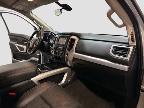 Used 2019 Nissan Titan PRO-4X image 28