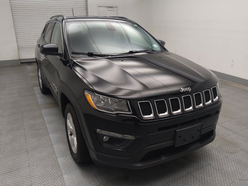 Used 2017 Jeep Compass Latitude w/ Cold Weather Group AWD/4WD image 13