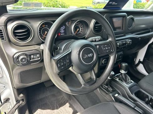 Used 2022 Jeep Wrangler Sport AWD/4WD image 13