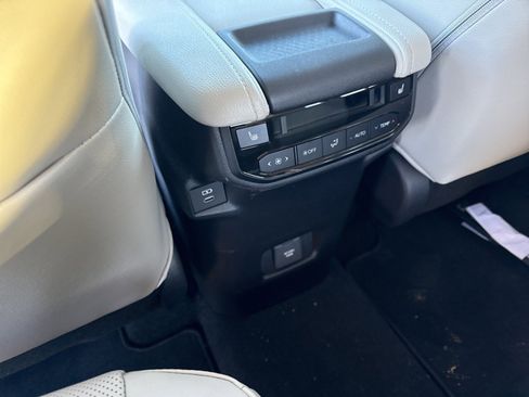 Used 2025 Toyota Grand Highlander FWD image 12