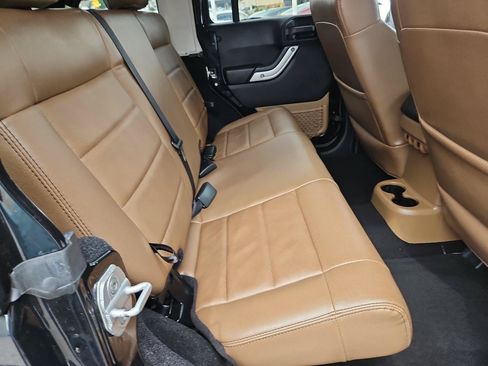 Used 2012 Jeep Wrangler Unlimited Sahara w/ Dual Top Group AWD/4WD image 20