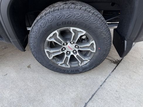 New 2026 GMC Sierra 1500 SLE image 33