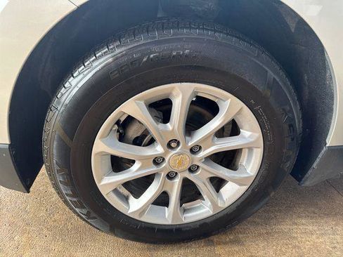 Used 2021 Chevrolet Equinox LS w/ LS Convenience Package image 18