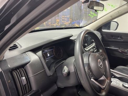 Used 2023 Nissan Pathfinder S image 9