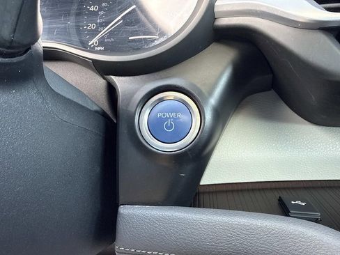 Used 2024 Toyota Sienna XLE FWD image 32