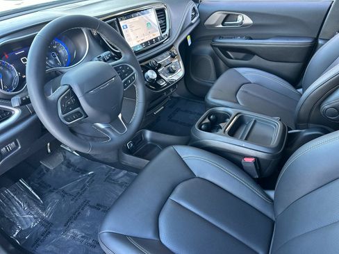 New 2027 Chrysler Pacifica Select FWD image 9