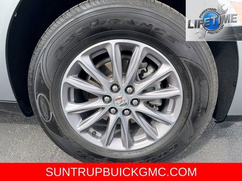 Used 2024 Buick Enclave Essence image 8