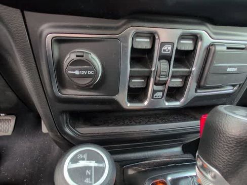 Used 2021 Jeep Wrangler Unlimited Sahara w/ Uconnect 4C Nav & Sound Group image 16