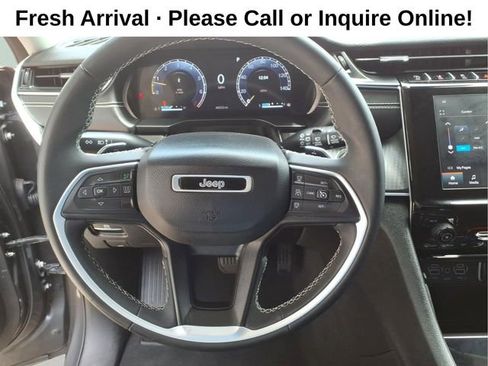 Used 2023 Jeep Grand Cherokee Laredo AWD/4WD image 15