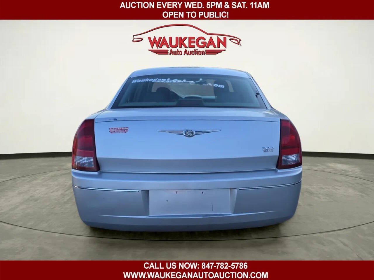 Used 2005 Chrysler 300 Touring RWD image 6