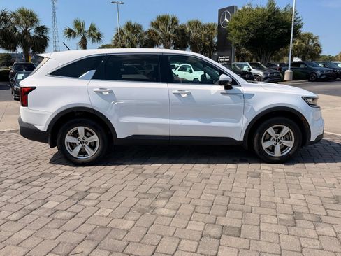 Used 2022 Kia Sorento LX FWD image 7