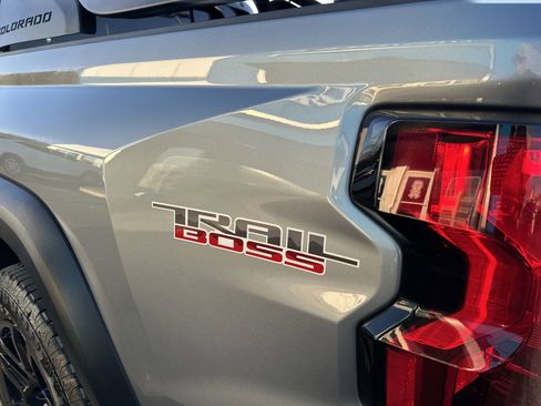 Certified 2025 Chevrolet Colorado Trail Boss w/ Midnight Edition image 5