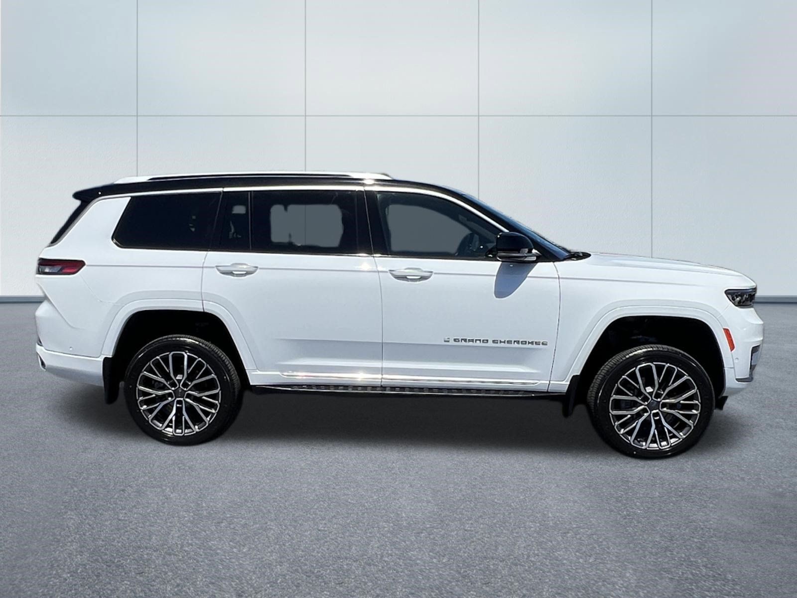 Used 2022 Jeep Grand Cherokee L Summit AWD/4WD image 7