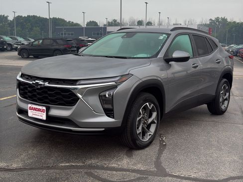 Certified 2024 Chevrolet Trax LT w/ Driver Confidence Package FWD image 2