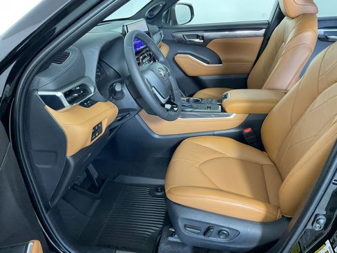 New 2026 Toyota Highlander Platinum AWD/4WD image 17
