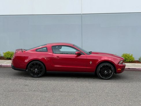 Used 2010 Ford Mustang Coupe RWD image 7