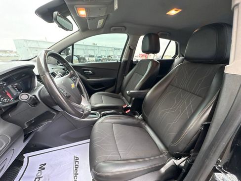Used 2019 Chevrolet Trax LT w/ LT Convenience Package AWD/4WD image 12