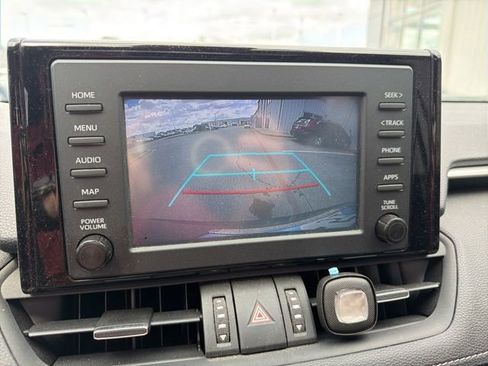 Used 2019 Toyota RAV4 XLE Premium image 12