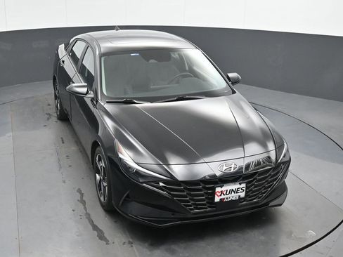 Used 2023 Hyundai Elantra Limited w/ Cargo Package image 39
