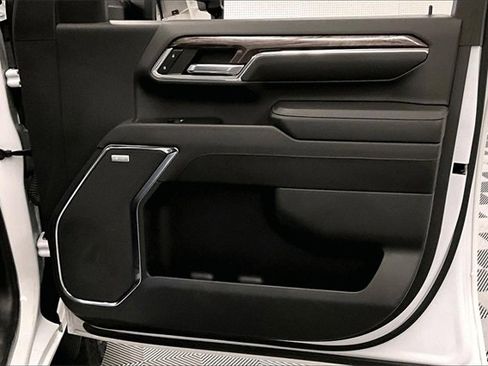 Used 2024 Chevrolet Silverado 2500 LTZ w/ LTZ Convenience Package image 18