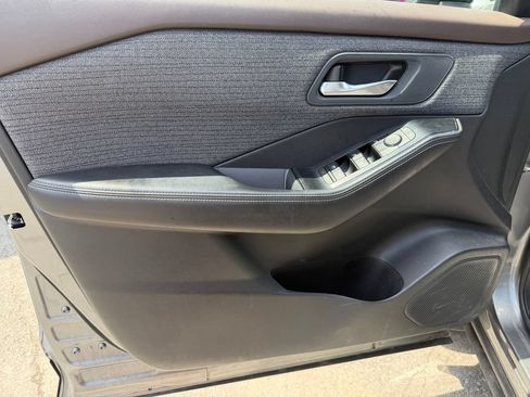 Used 2023 Nissan Rogue SV AWD/4WD image 12