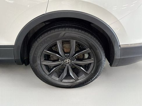 Used 2022 Volkswagen Tiguan SE AWD/4WD image 26