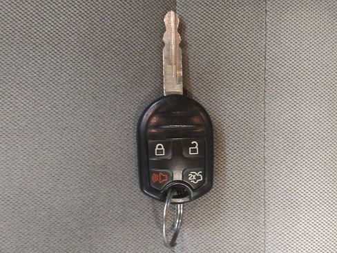 Used 2017 Ford Taurus SE FWD image 32