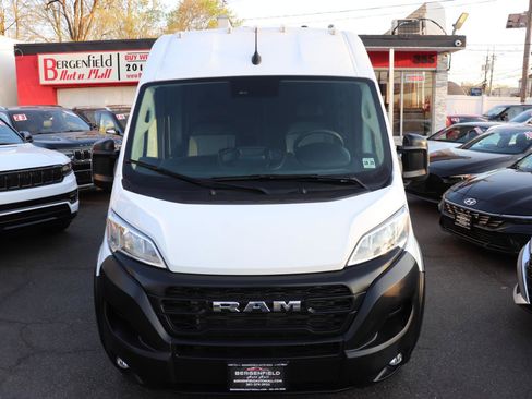 Used 2025 RAM ProMaster 2500 w/ Convenience Group image 9