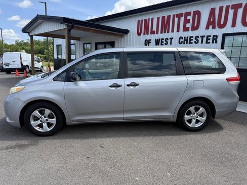 Used 2011 Toyota Sienna FWD image 12