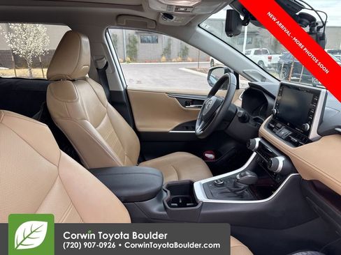 Used 2022 Toyota RAV4 Limited AWD/4WD image 10
