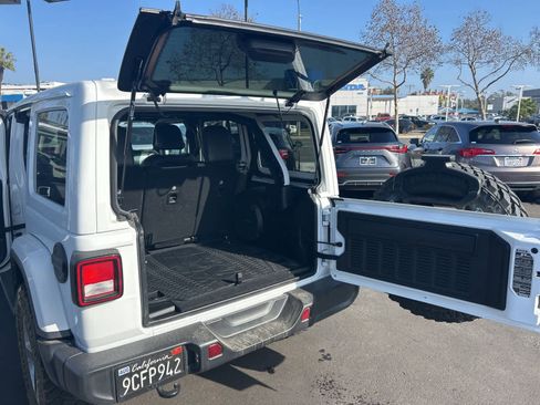 Used 2022 Jeep Wrangler Unlimited Sahara image 37