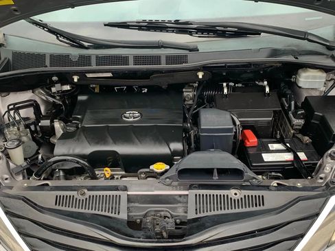 Used 2011 Toyota Sienna LE image 34