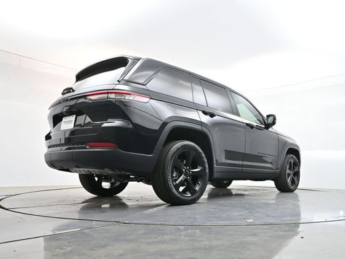 Used 2025 Jeep Grand Cherokee Limited w/ Black Appearance Package AWD/4WD image 36