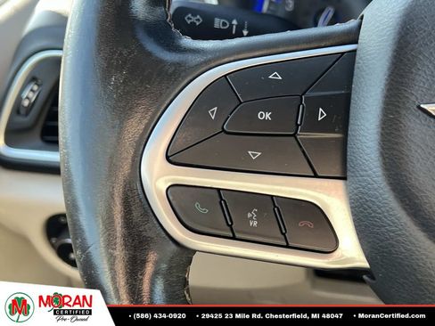 Used 2018 Chrysler Pacifica Touring-L Plus w/ Tire & Wheel Group FWD image 26