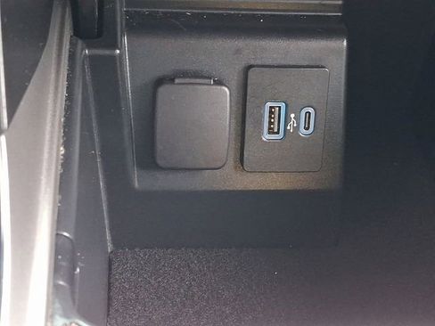 Used 2021 Ford Explorer XLT w/ Equipment Group 202A image 26