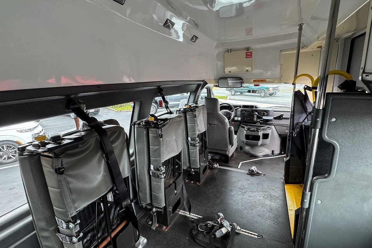 Used 2014 Ford E-350 and Econoline 350 Extended Super Duty w/ Power Group RWD image 31