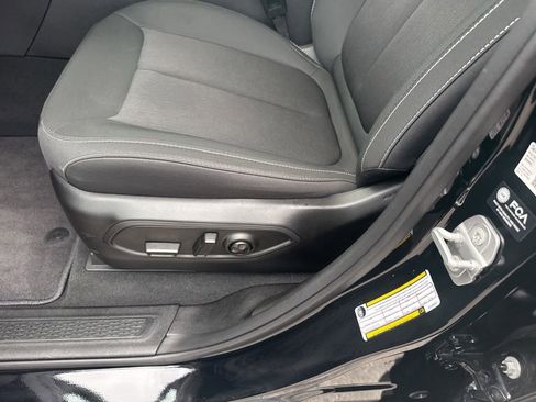 Used 2025 Jeep Grand Cherokee Laredo X image 19